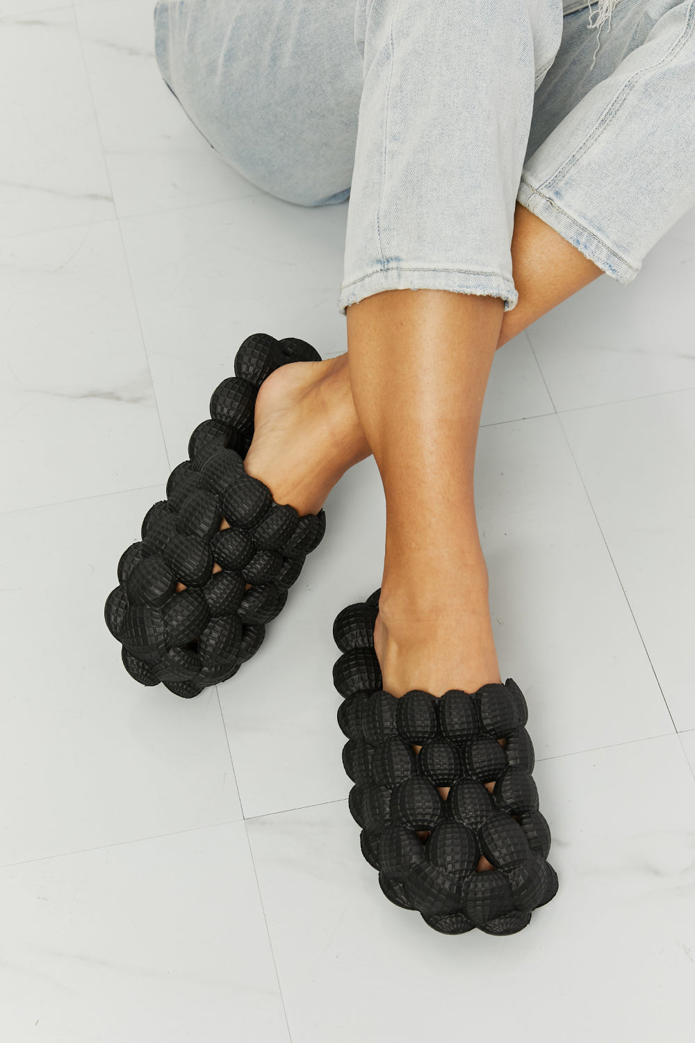NOOK JOI Laid Back Bubble Slides in Black - The Fashion Unicorn