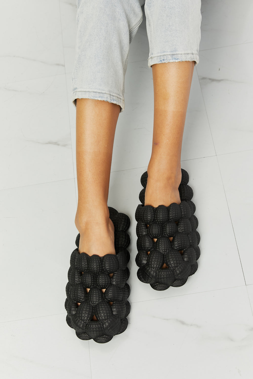 NOOK JOI Laid Back Bubble Slides in Black - The Fashion Unicorn